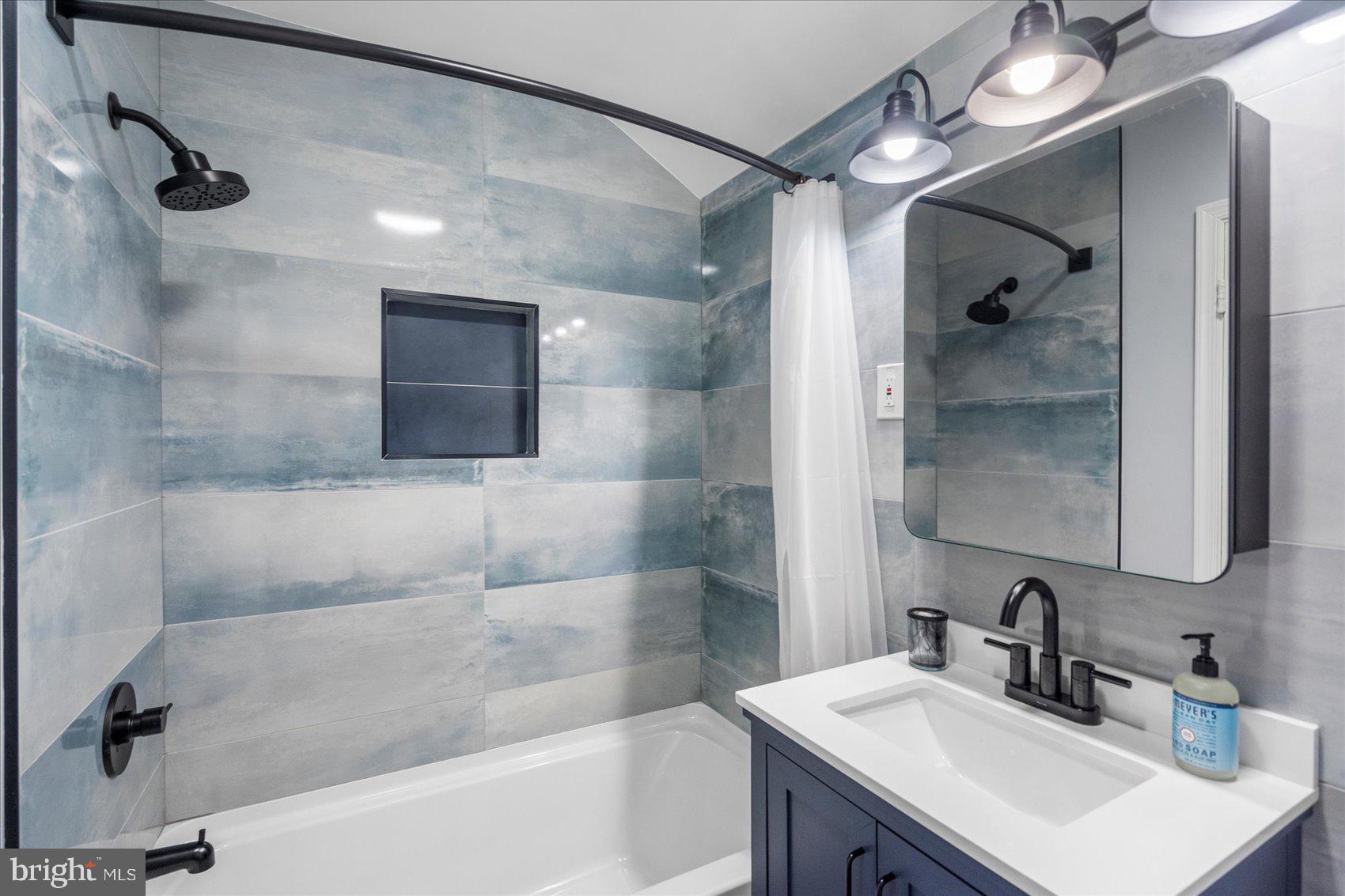 MOUNT WASHINGTON - Residential