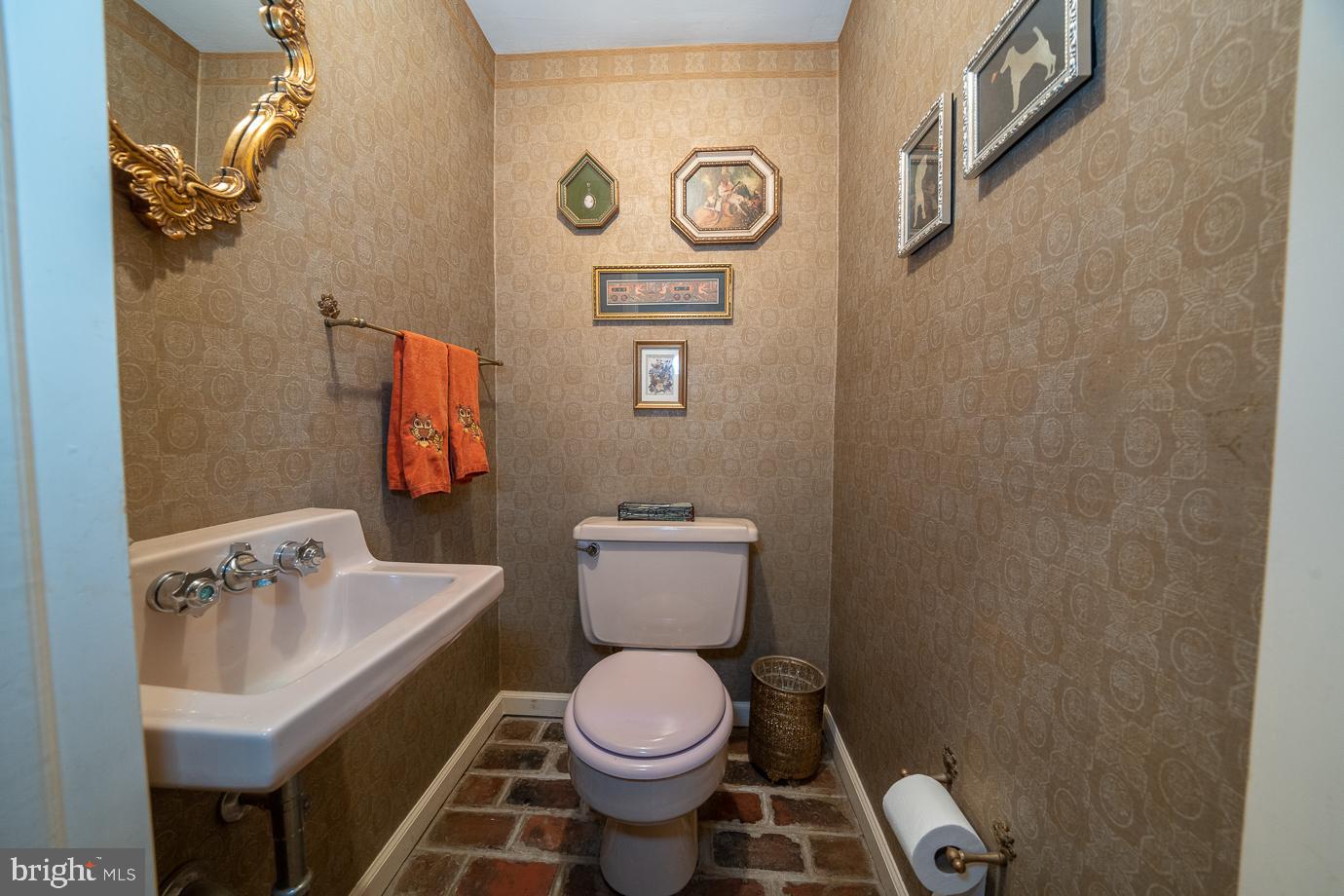 EARLES LAKE - Residential