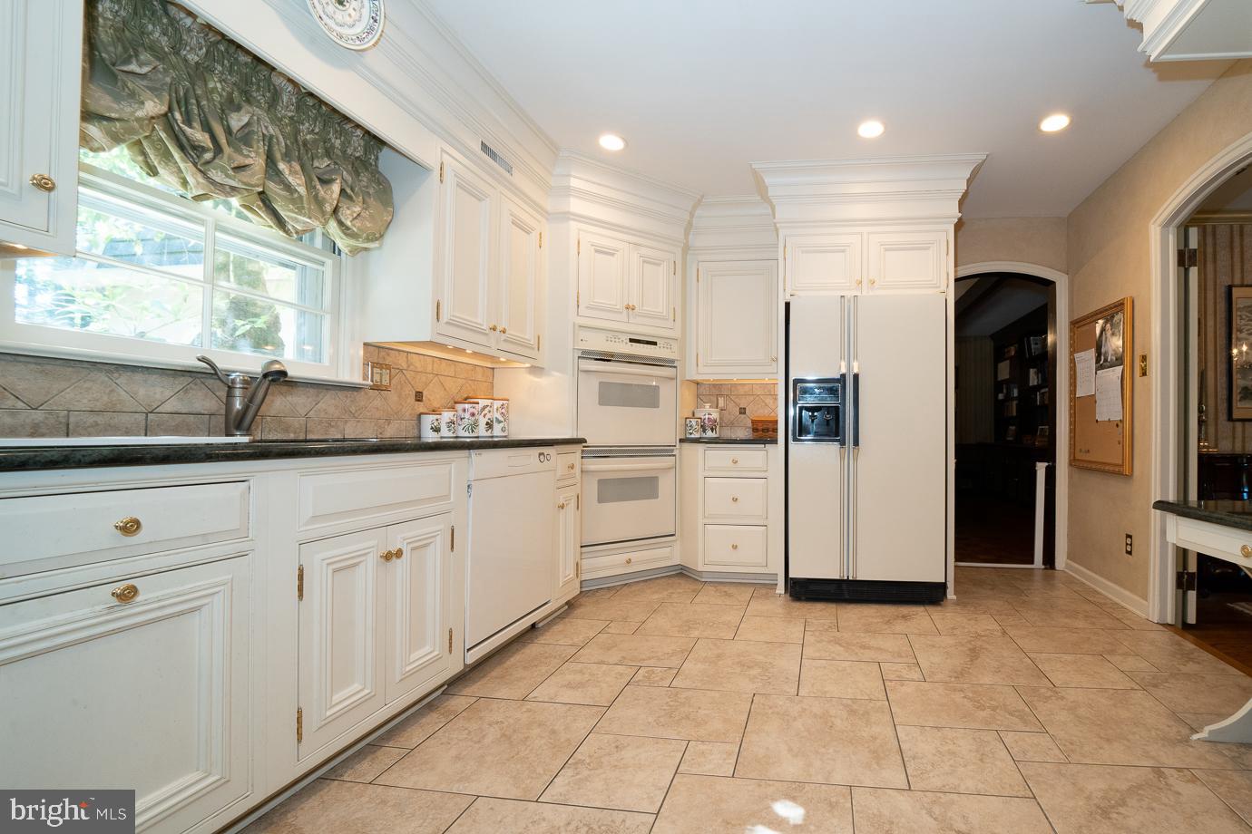 EARLES LAKE - Residential