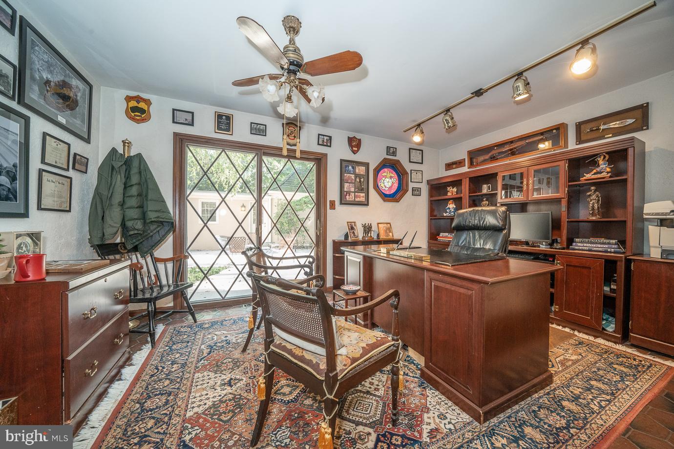 EARLES LAKE - Residential