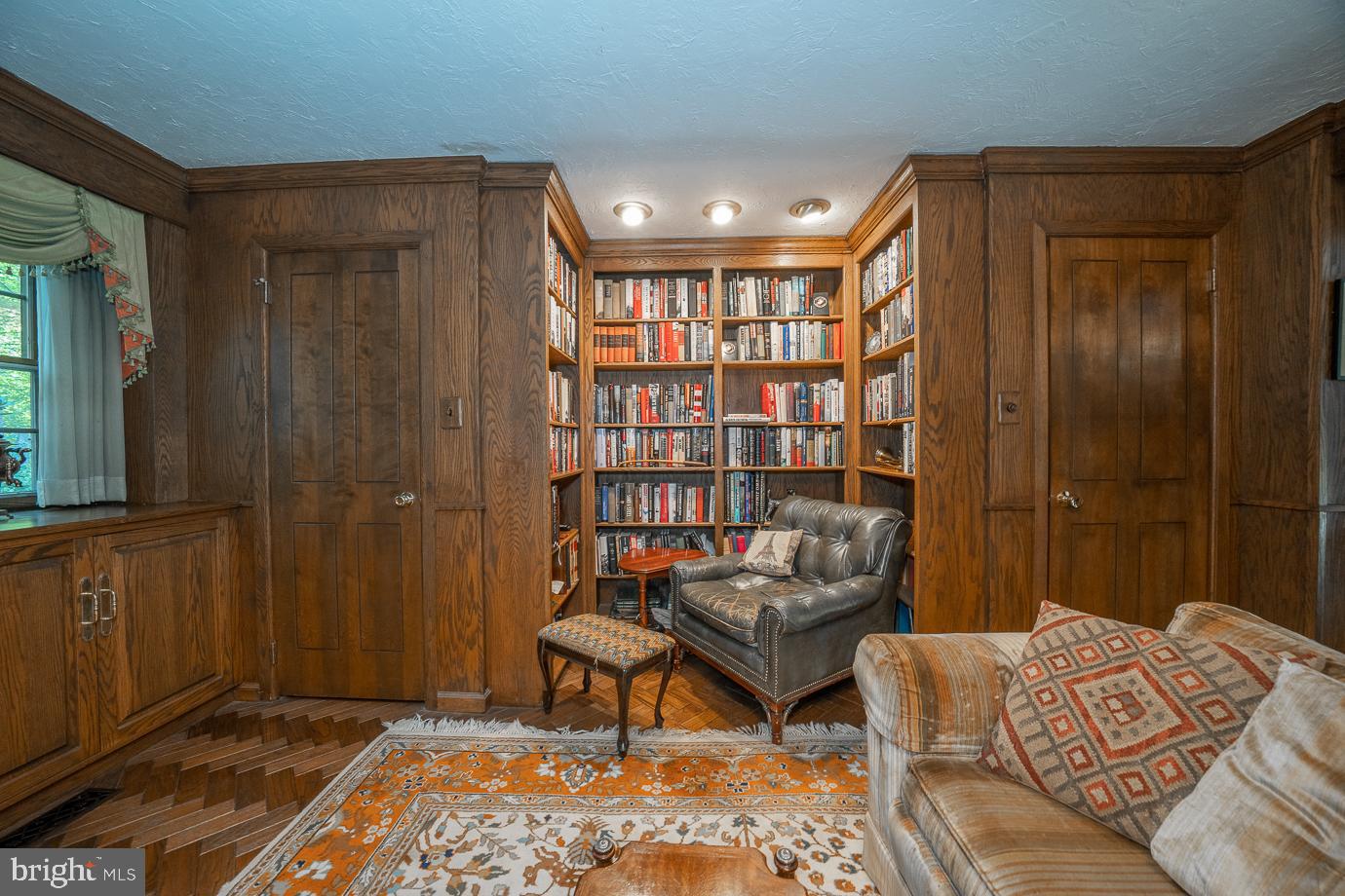 EARLES LAKE - Residential