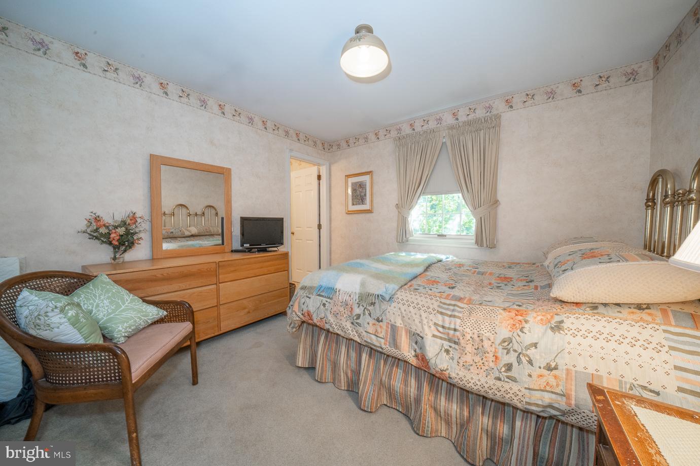 EARLES LAKE - Residential