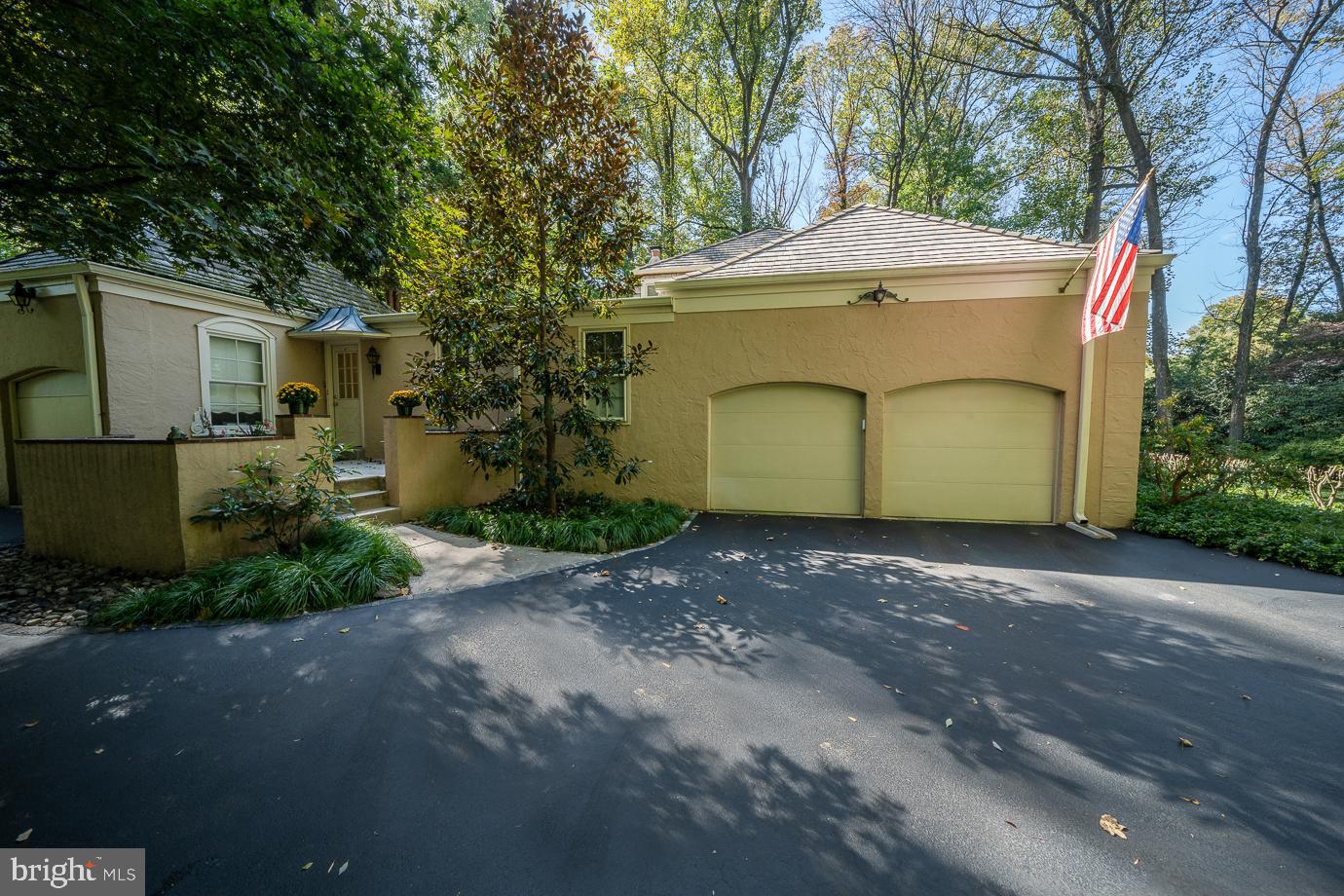 EARLES LAKE - Residential