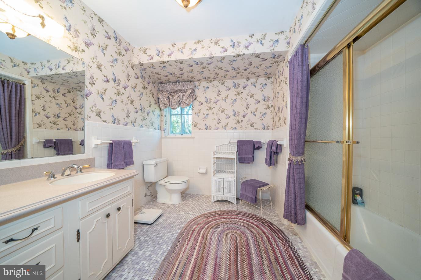 EARLES LAKE - Residential