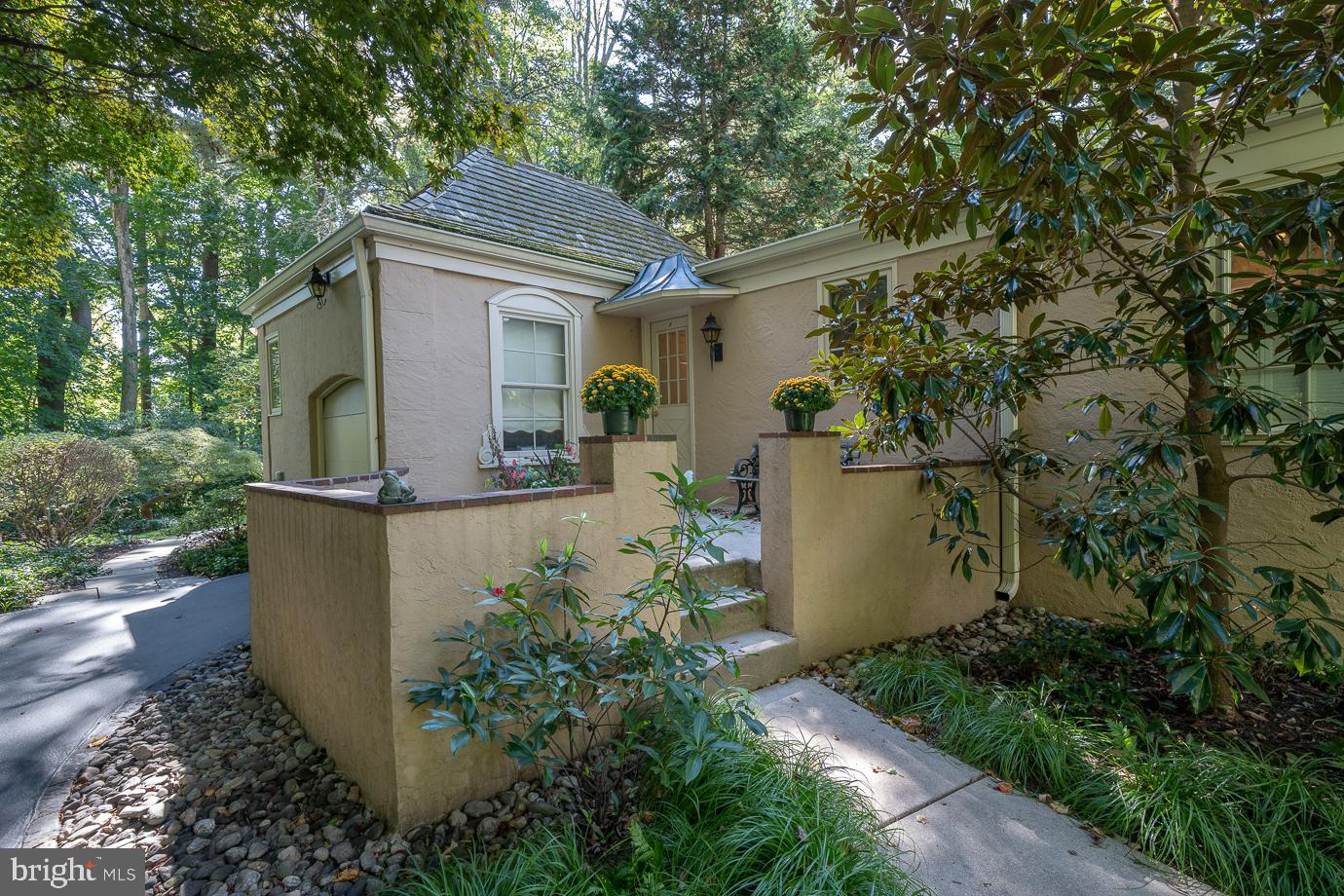 EARLES LAKE - Residential