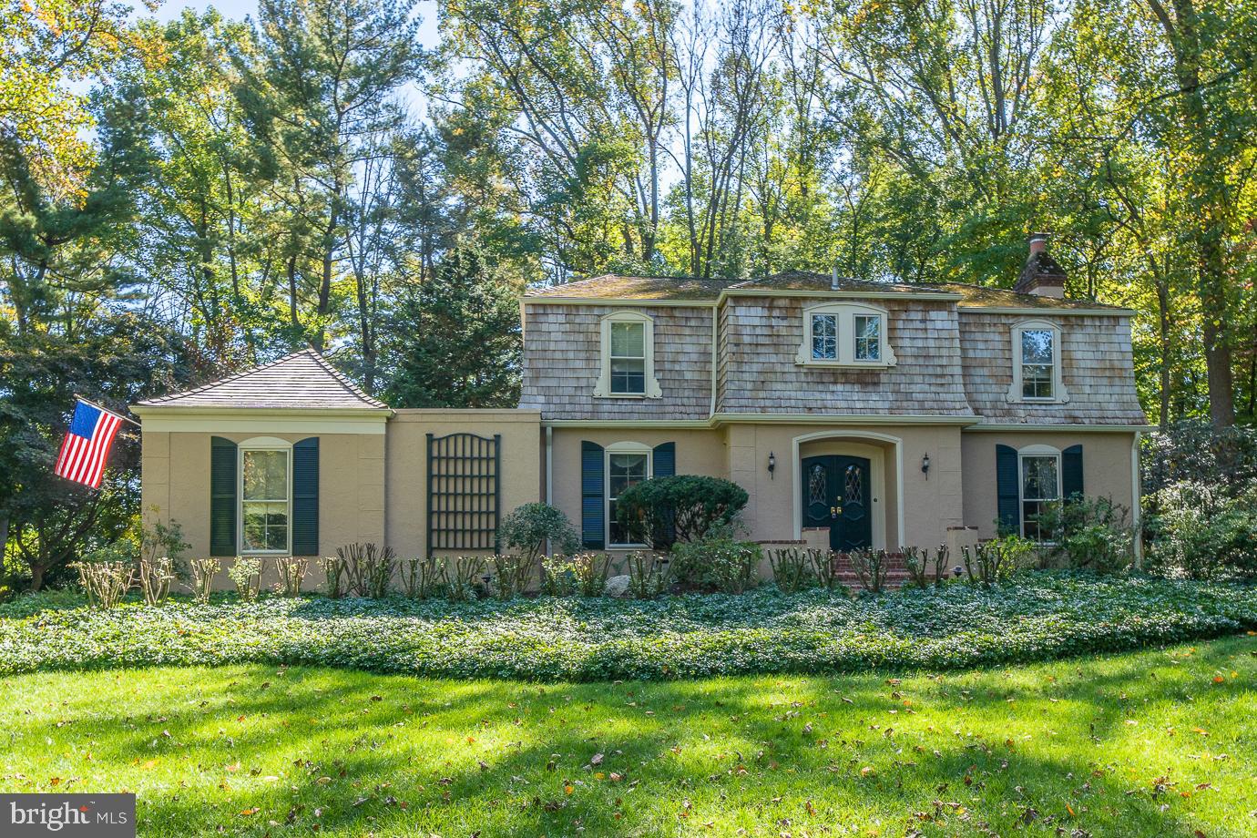 EARLES LAKE - Residential