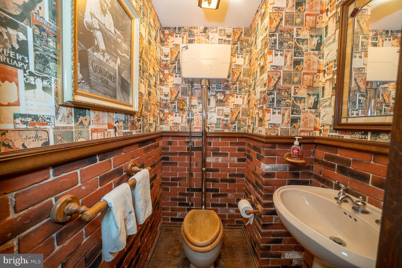 EARLES LAKE - Residential