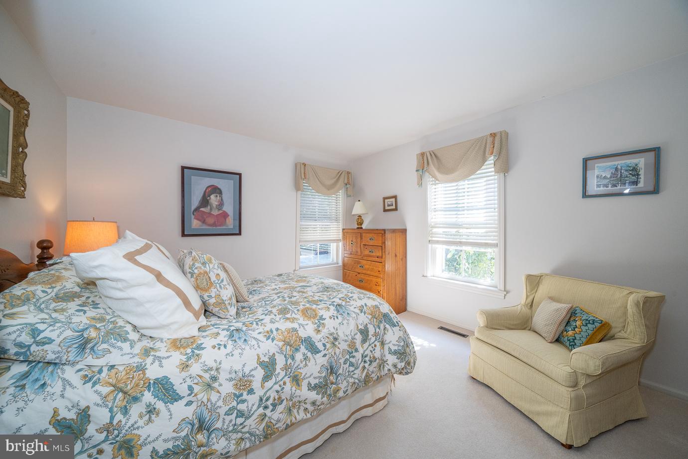 EARLES LAKE - Residential