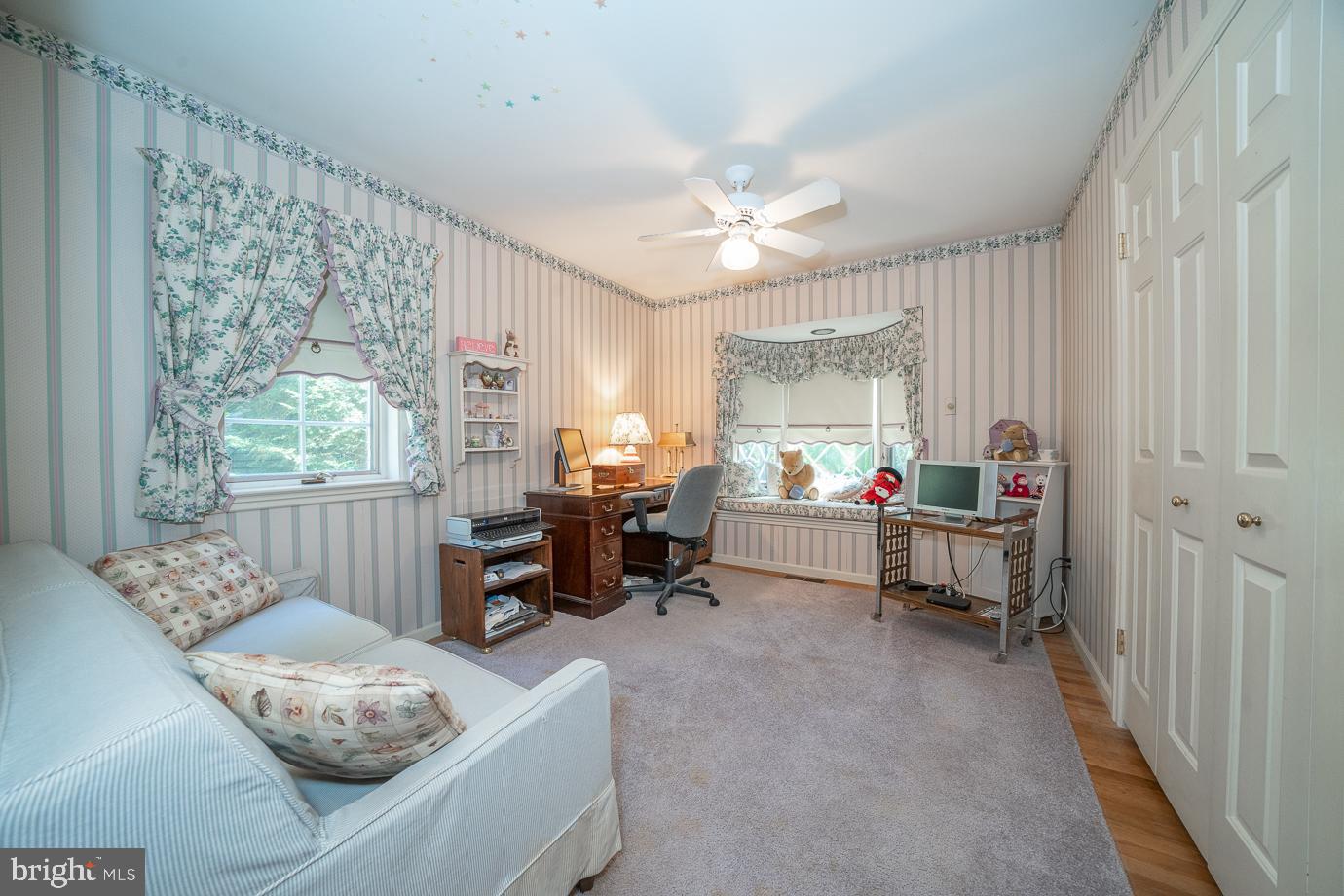 EARLES LAKE - Residential