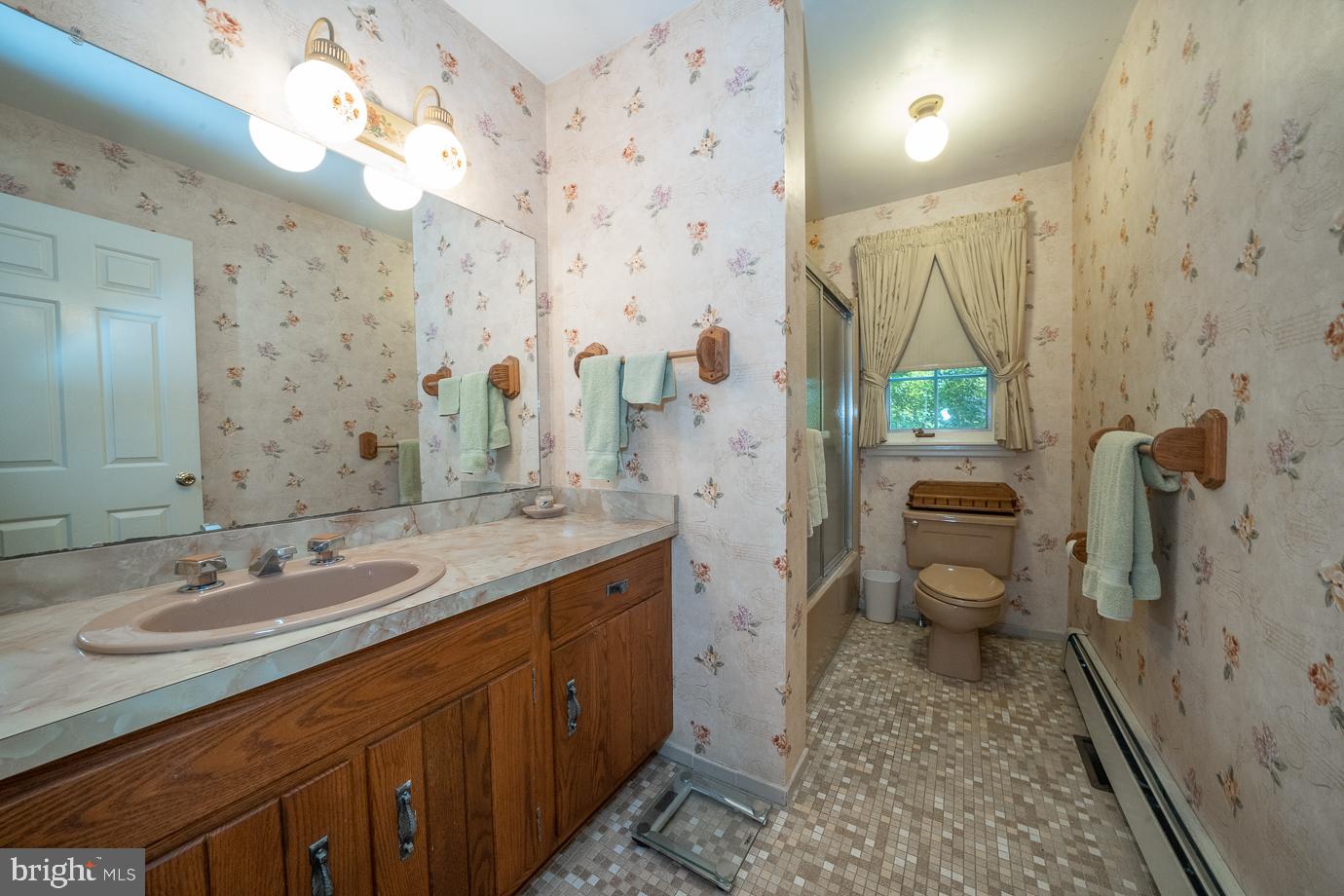 EARLES LAKE - Residential