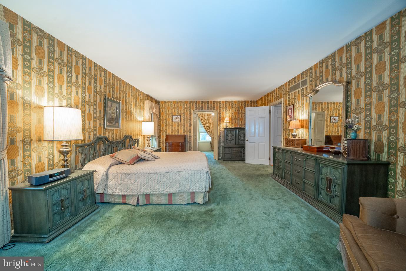 EARLES LAKE - Residential