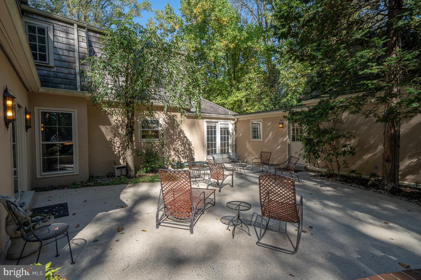 EARLES LAKE - Residential