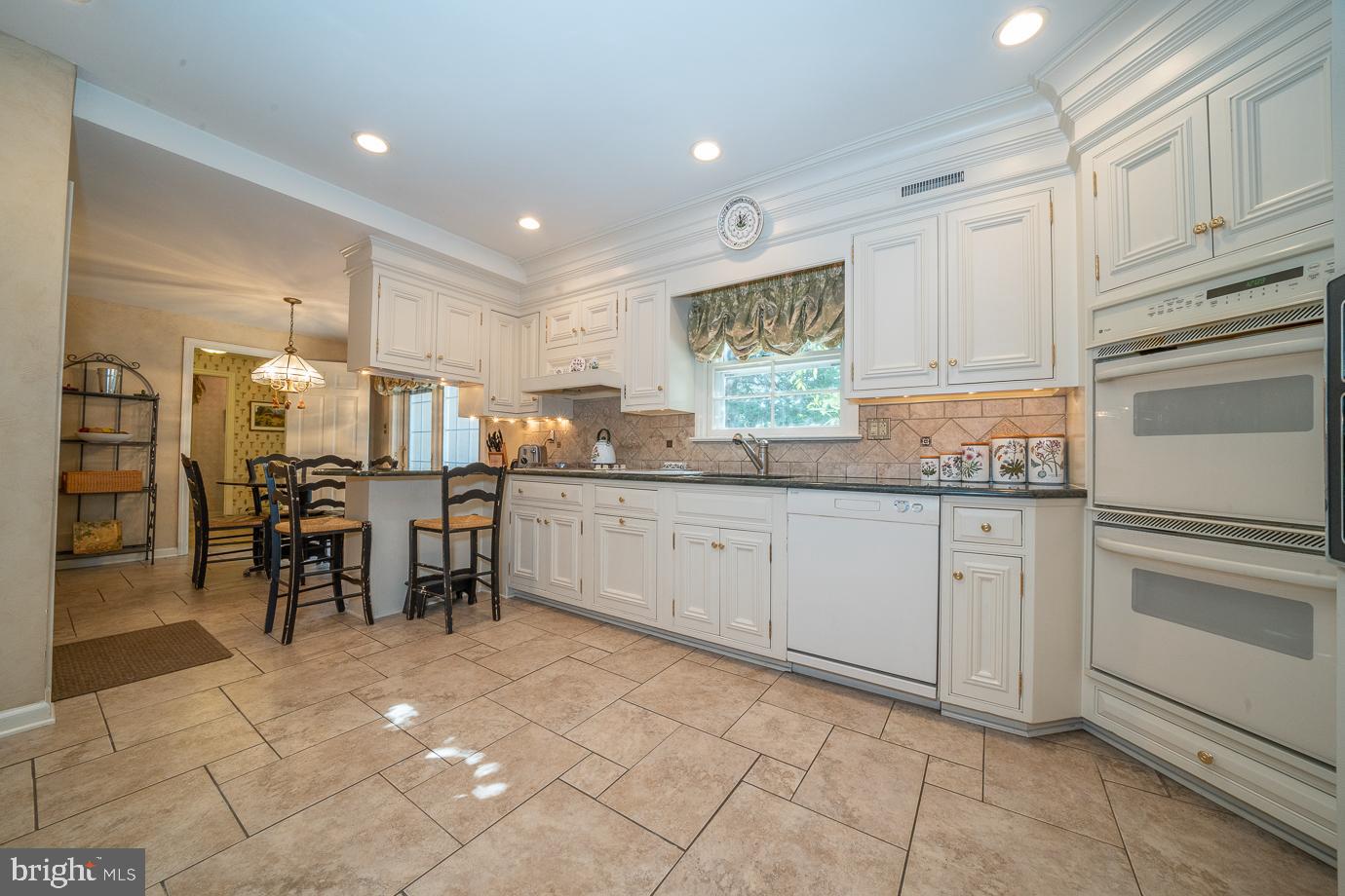 EARLES LAKE - Residential