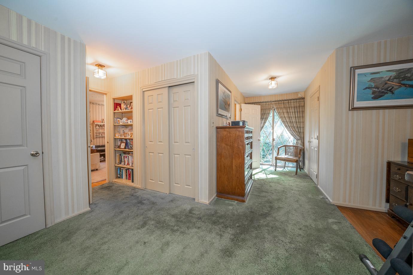 EARLES LAKE - Residential