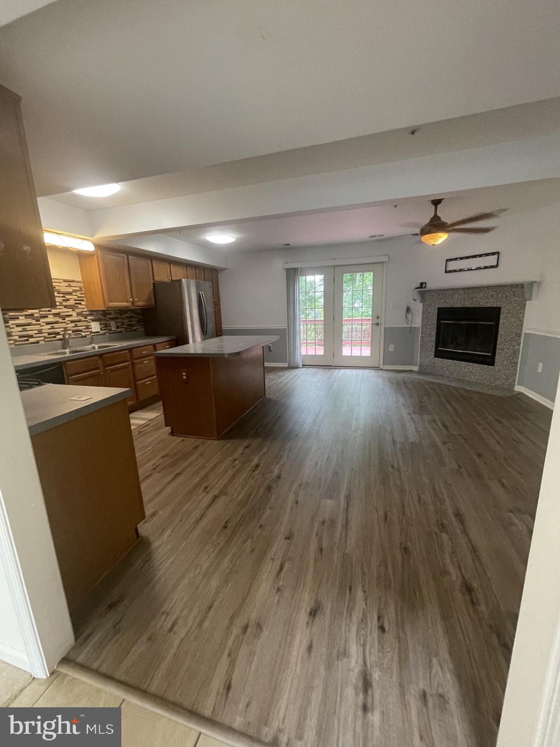 1323 LINDSAY LANE