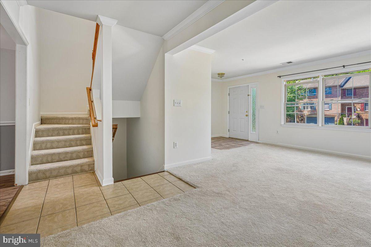 1323 LINDSAY LANE