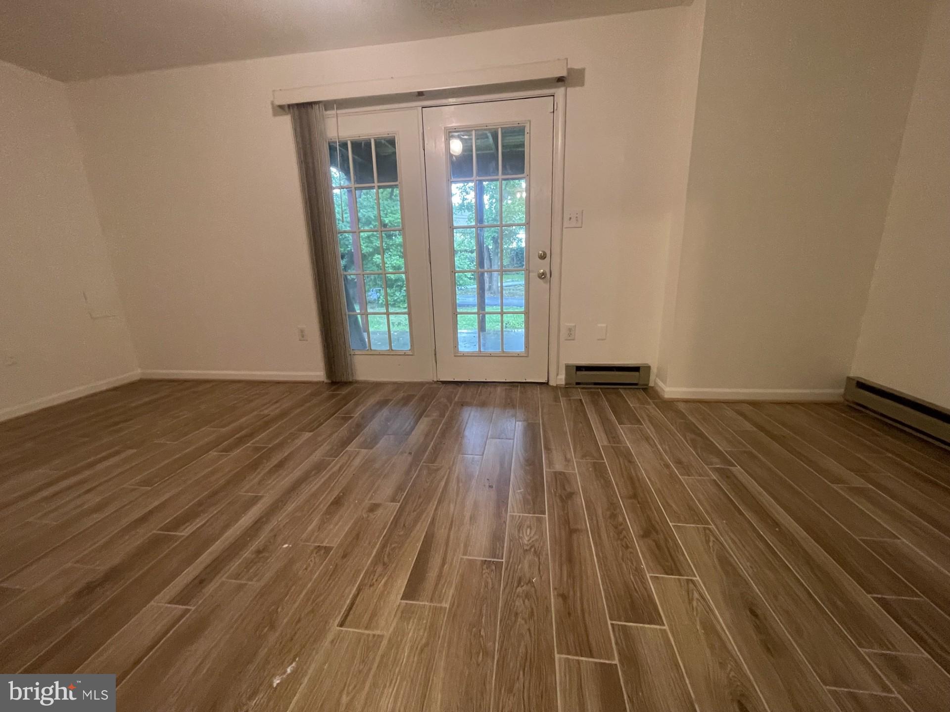 1323 LINDSAY LANE
