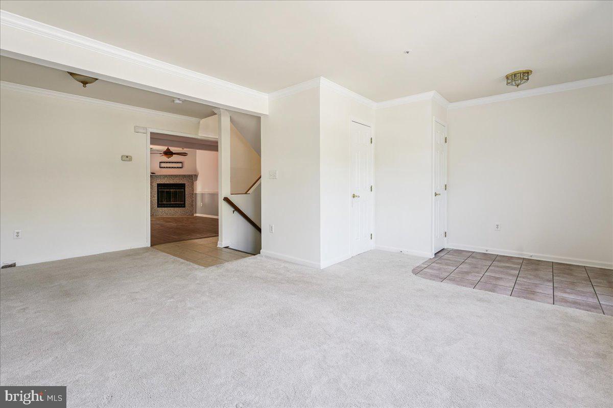 1323 LINDSAY LANE