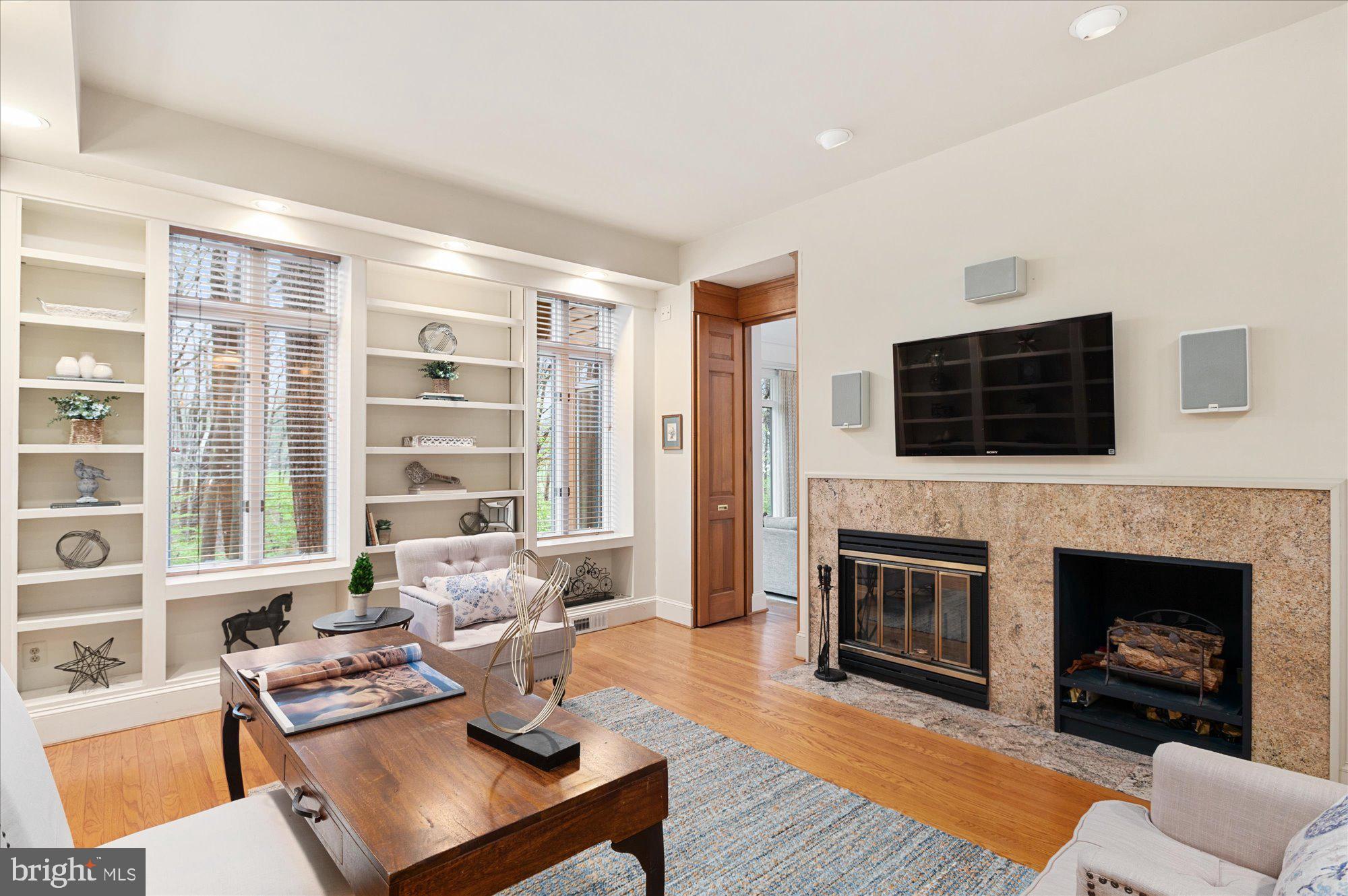 POTOMAC OUTSIDE - Residential