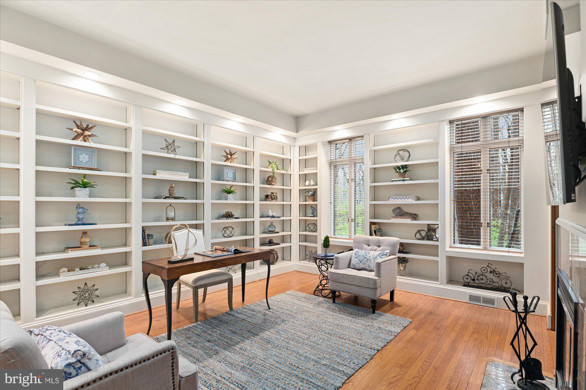 POTOMAC OUTSIDE - Residential