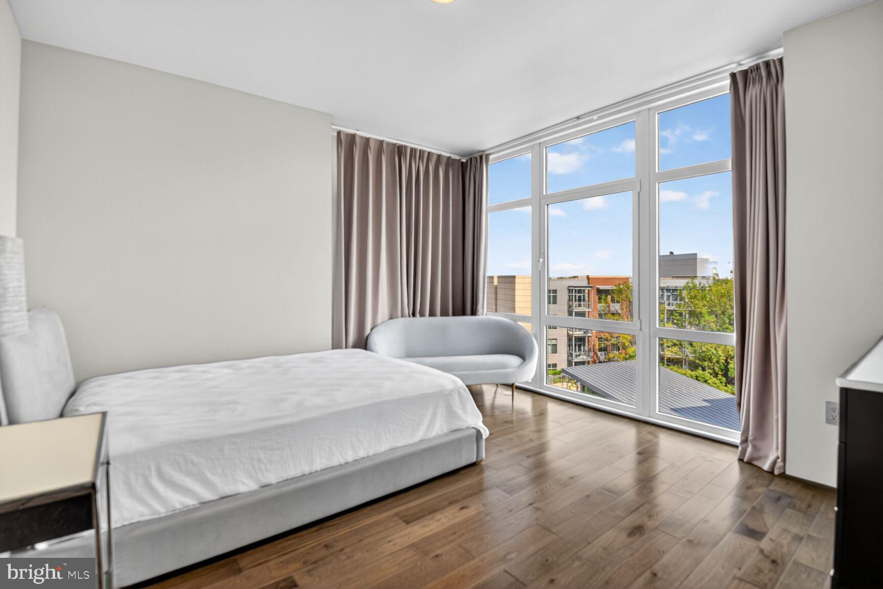 ONE PARK CREST CONDOMINIUM - Residential