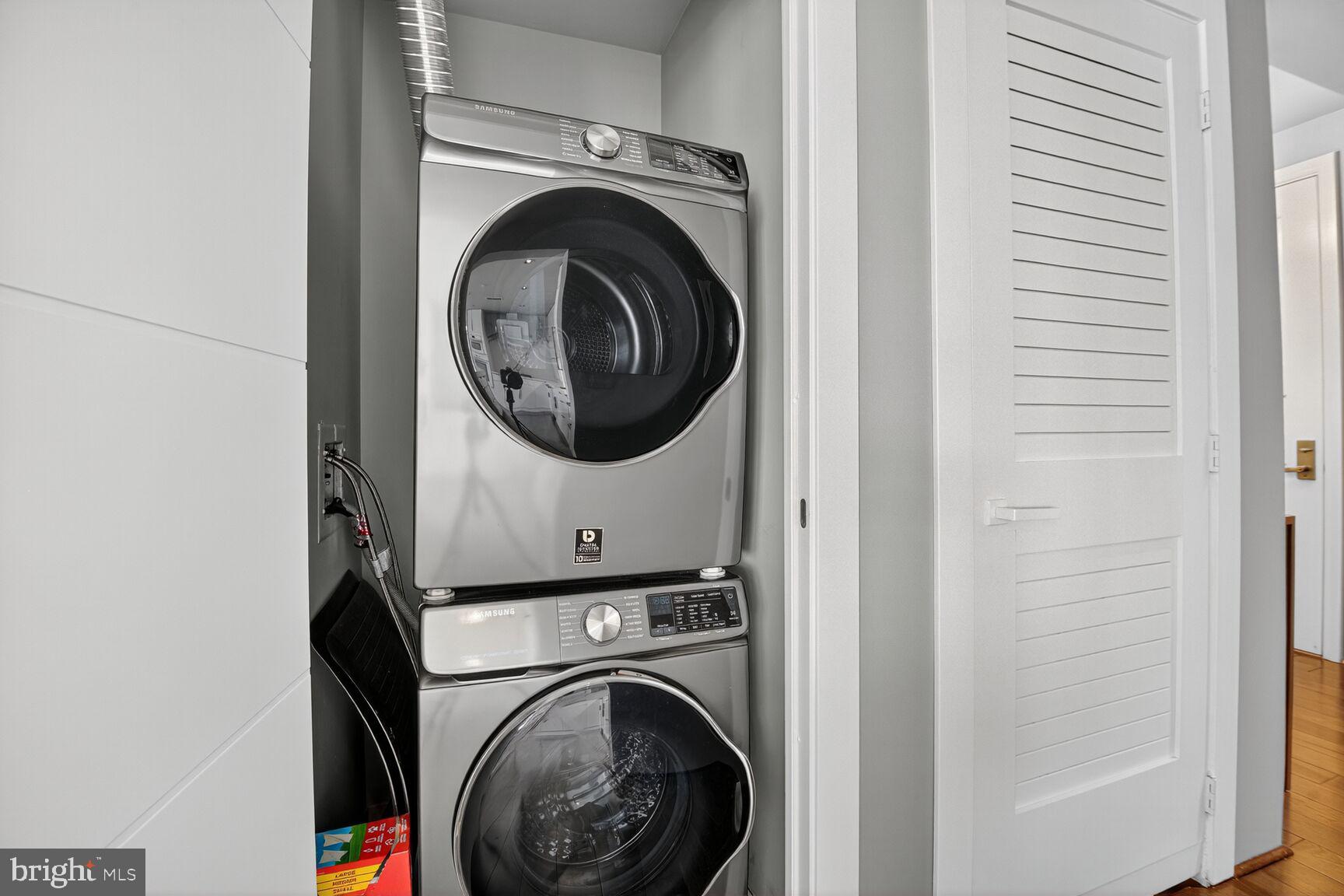 ONE PARK CREST CONDOMINIUM - Residential