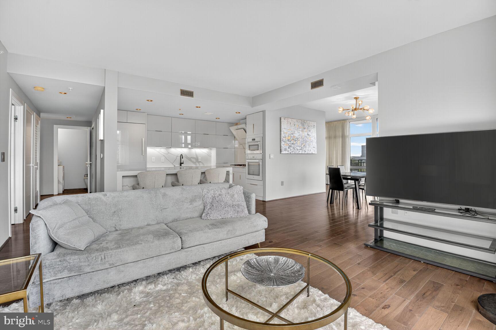 ONE PARK CREST CONDOMINIUM - Residential