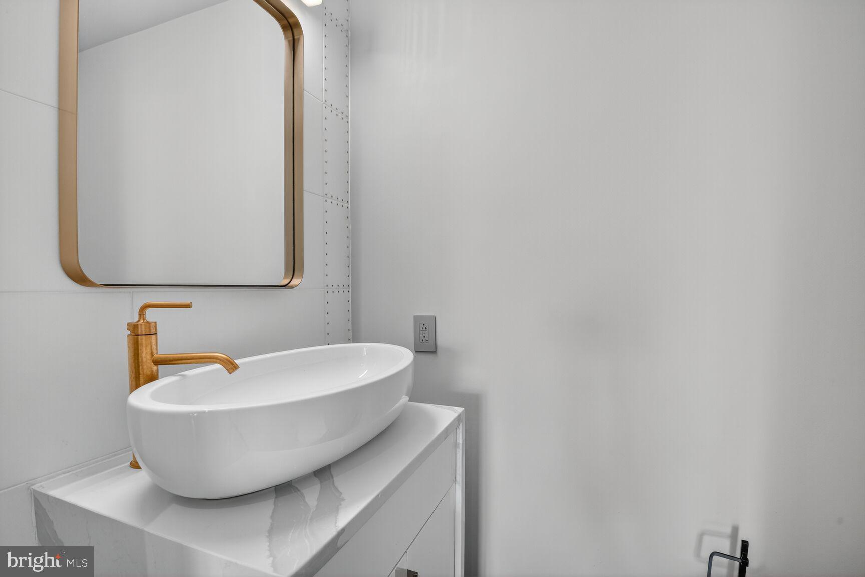 ONE PARK CREST CONDOMINIUM - Residential