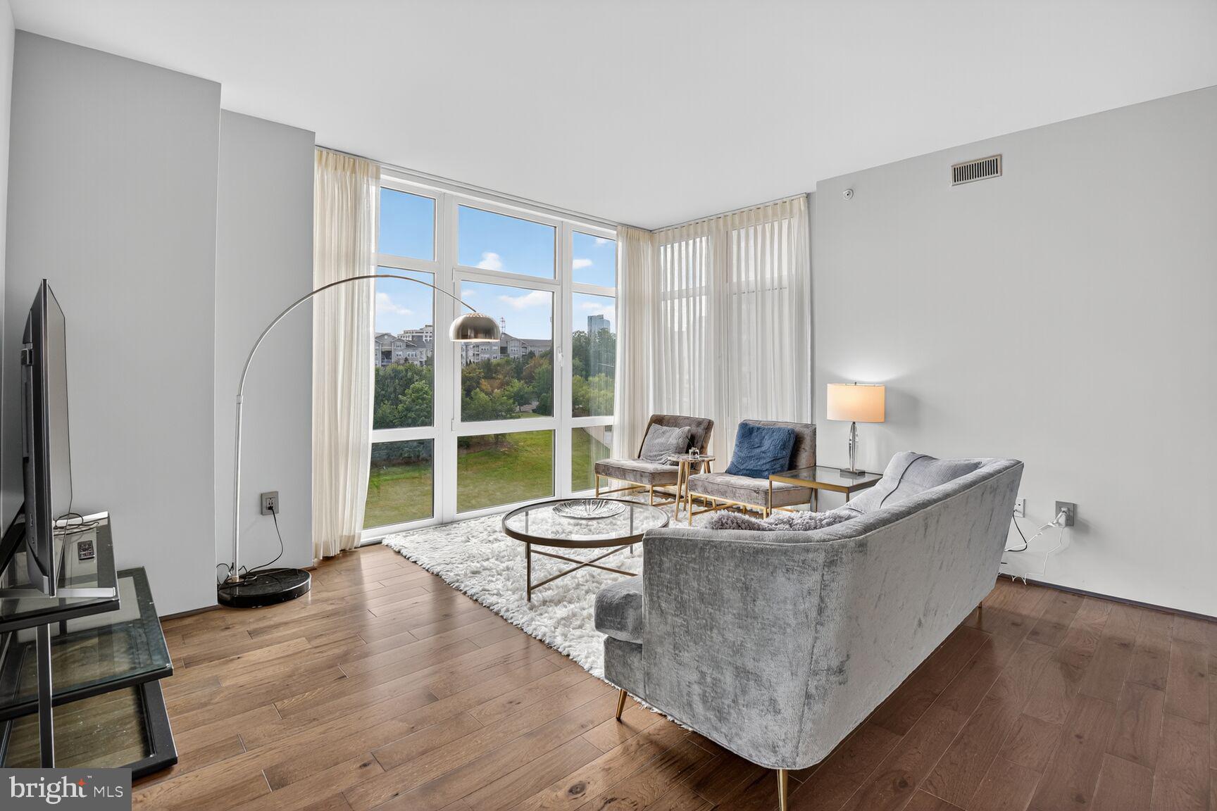 ONE PARK CREST CONDOMINIUM - Residential