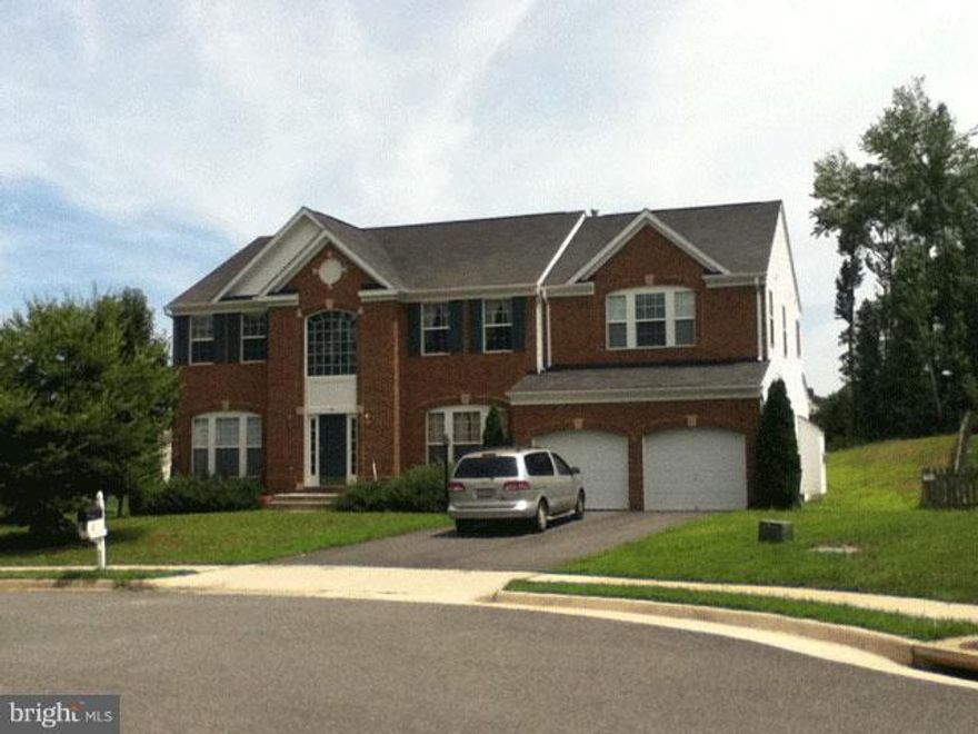 Fabulous.50 Ac cul-de-sac in knit family oriented popular community with walking distance to VRE/ES. This home entails a brightly lit atmosphere with Gourmet Kitchen w/great floor plan open to FR& SR overlooking HUGE backyard into common area w/Woods.Brand new roof&new whole house painting. 15 min driving to Quantico. This house also for sale $434,888 (MRIS#ST1003976) wonderful home for family!