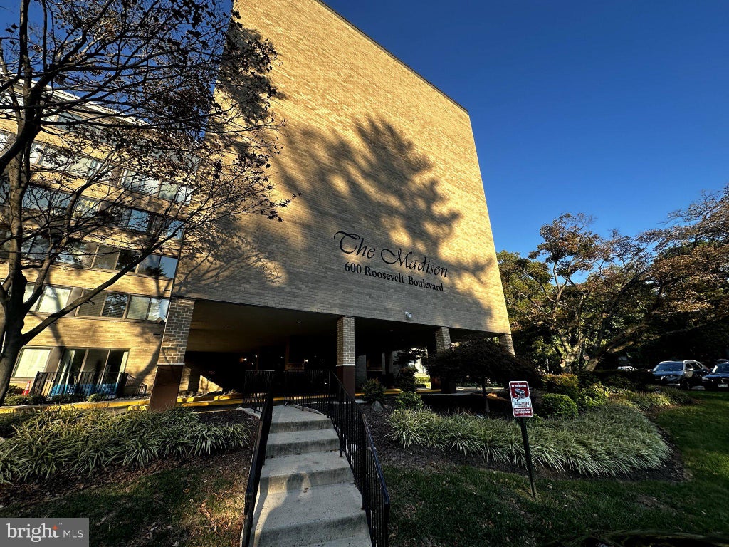 Photo of 600 Roosevelt Boulevard #103, FALLS CHURCH, VA 22044 (MLS # VAFA2004282)