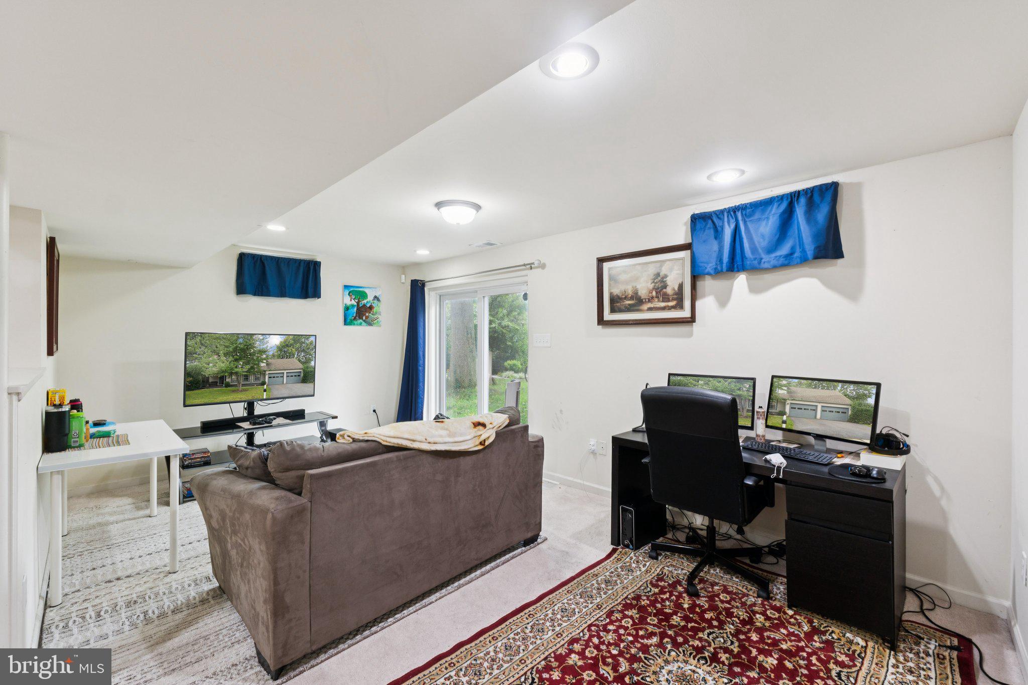 FLOWER HILL - Residential