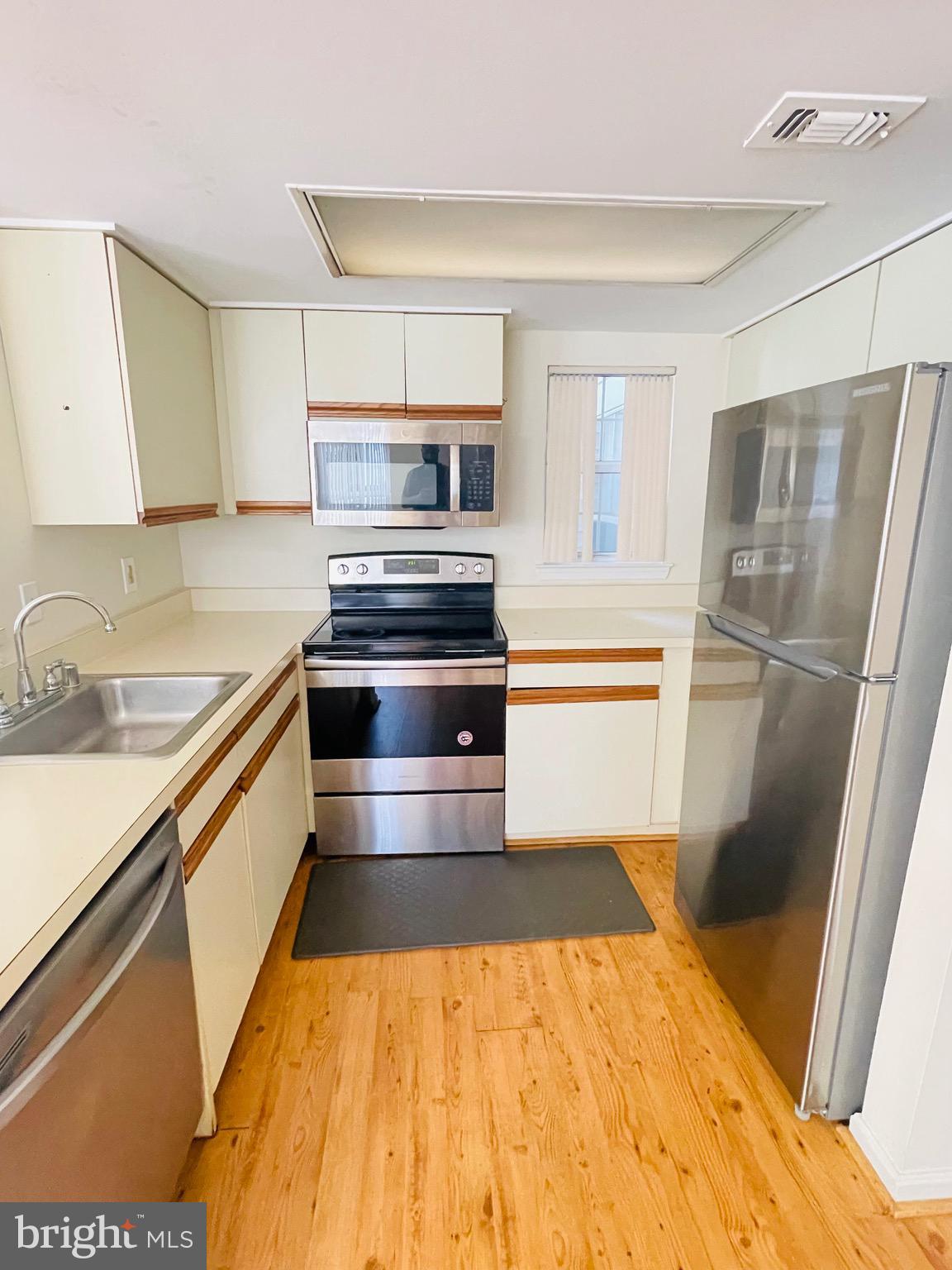 THE VISTAS - Residential Lease