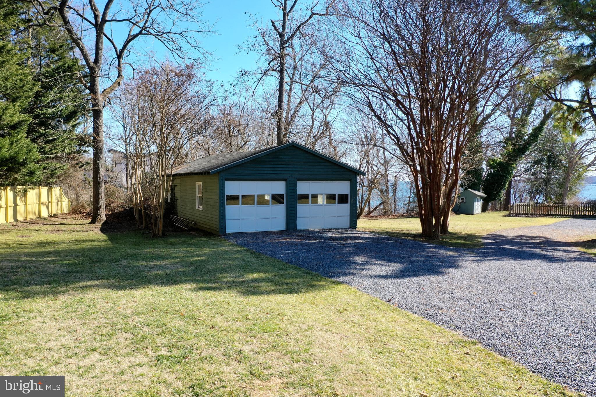 SHADOW POINT - Residential