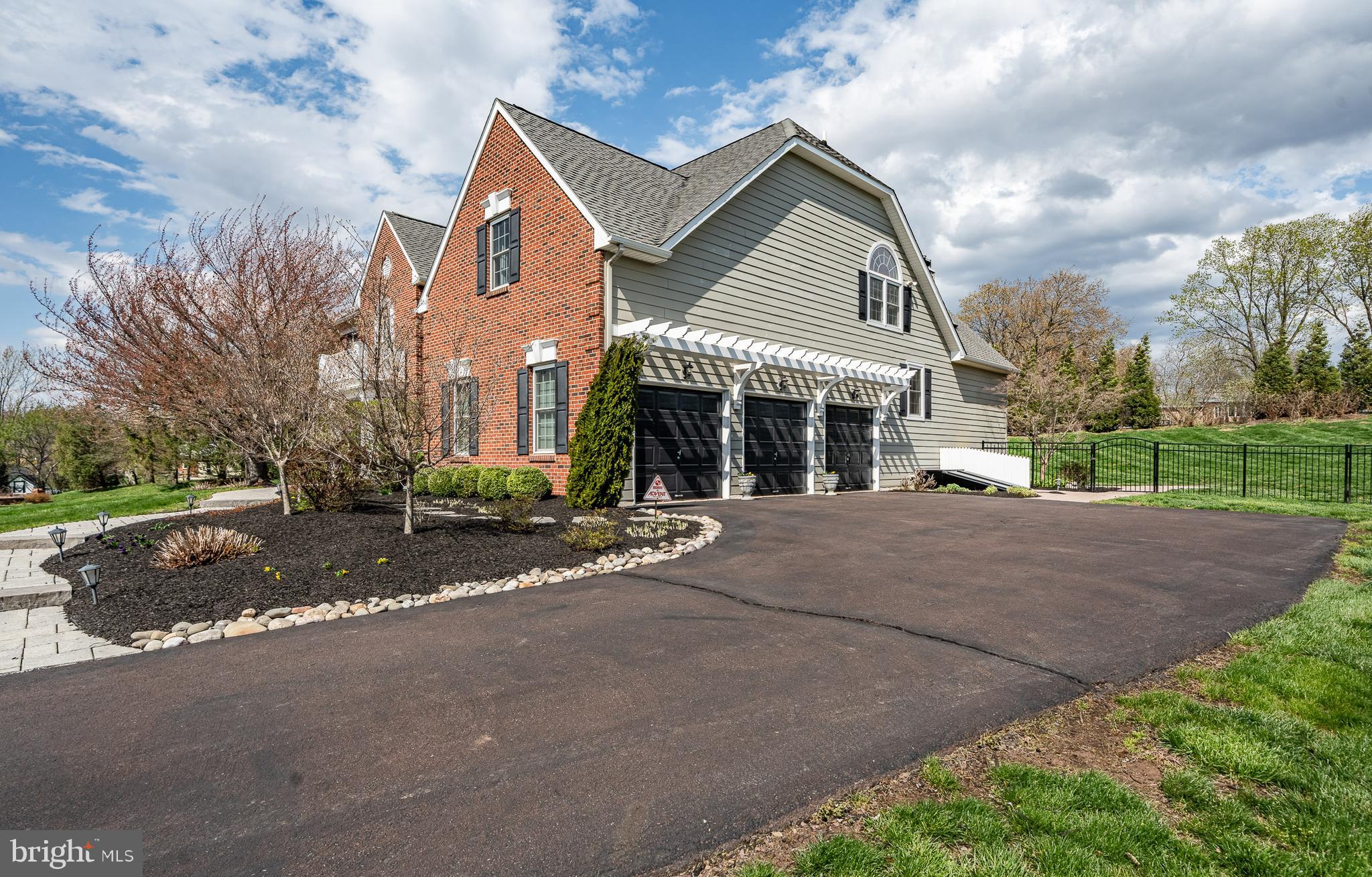 ESTATES AT SALFORD - Residential