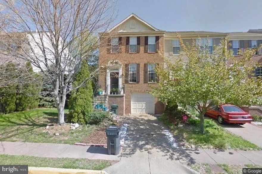 ACT FAST! PRICED TO SELL...BRING YOUR BEST OFFER! VERY BRIGHT AND OPEN END UNIT BRICK FRONT ONE CAR GARAGE TH IN SOUGHT AFTER CENTRE RIDGE. KITCHEN W/ SS APPLIANCES ,NEW TILE FLOORS, BACK TO TREES/ COMMON AREA. LARGE LIVING AND DINNING AREA WITH SIDE WINDOW  NEW CHANDLIER IN DINNING AREA! POWDER ROOM ON MAIN LVL  3 LARGE BEDROOMS W/VALULTED CELINGS. MB W/WALKIN CLOSET AND DRESSING AREA. MASTER BATH W/ SHOWER. HALL BATH WITH NEW TILES  LARGE OPEN REC ROOM ON LOWER LEVEL THAT OPENS TO VERY PRIVATE FENCED BACKYARD. COM. POOL, JOG/WALK PATH, TENNIS COURT, EXERCISE RM, RACQUETBALL CT. CLOSE TO EVERTHING POOLS, SCHOOLS, LIBRARY, PARKS, MOVIE THEATRE, RESTURENTS, RT 28, 29 AND I 66...  FRESHLY PAINTED, NEW CARPETS NEW TILE FLOOR IN THE KITCHEN AND NEW TILE FLOORS IN BATHROOMS. FURNACE ONE AND HALF YEAR OLD  HOT WATER HEATER TWO AND A HALF YEAR OLD, ONE YEAR OLD FENCE