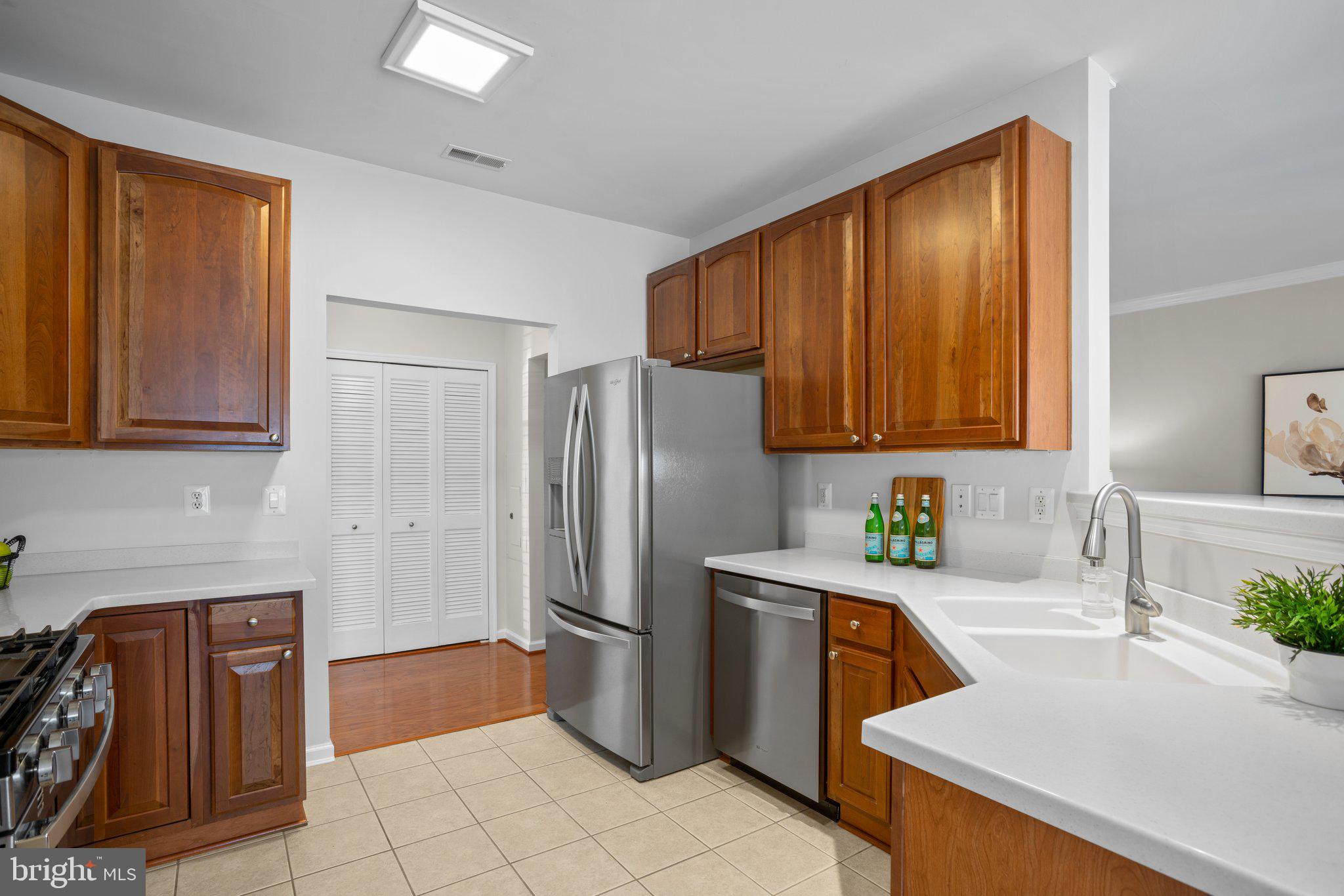 HEARTHSTONE AT VILLAGE CREST CONDOMINIUMS - Residential