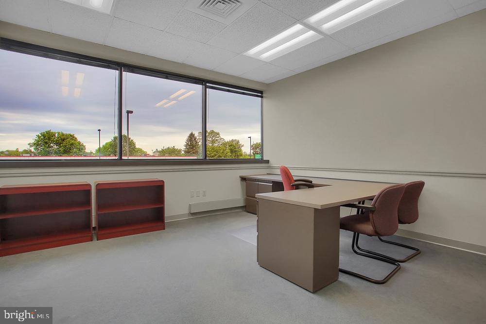 ROSSMOYNE - Commercial Lease