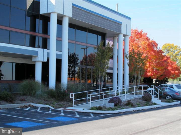 ROSSMOYNE - Commercial Lease