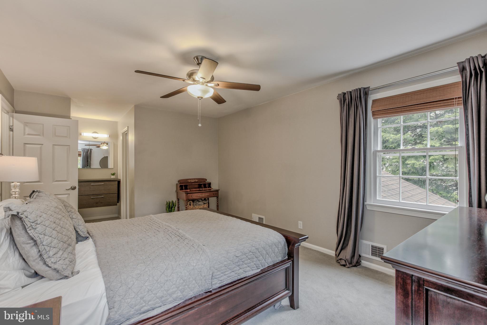 MANOR WOODS - Residential