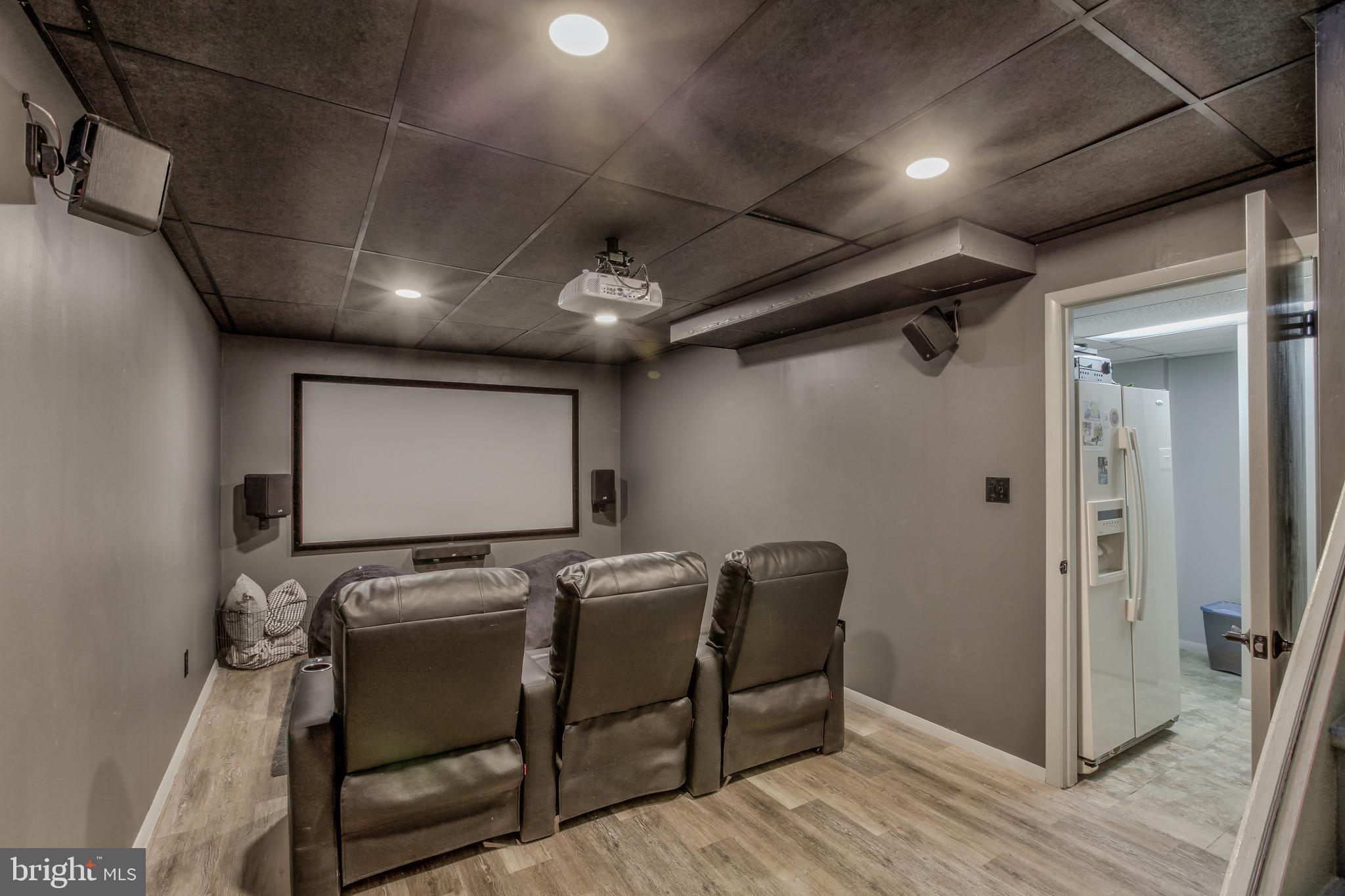 MANOR WOODS - Residential