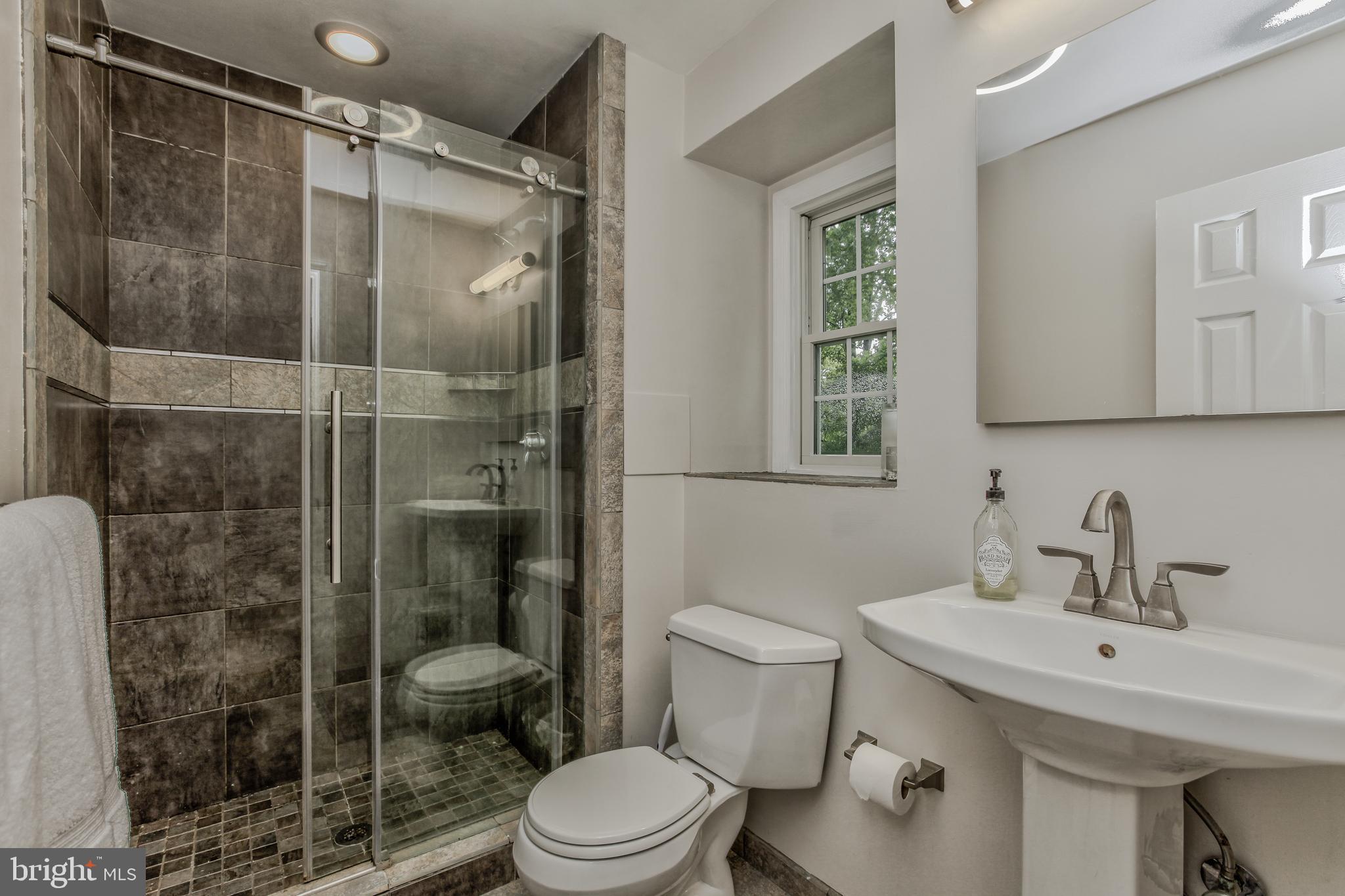 MANOR WOODS - Residential