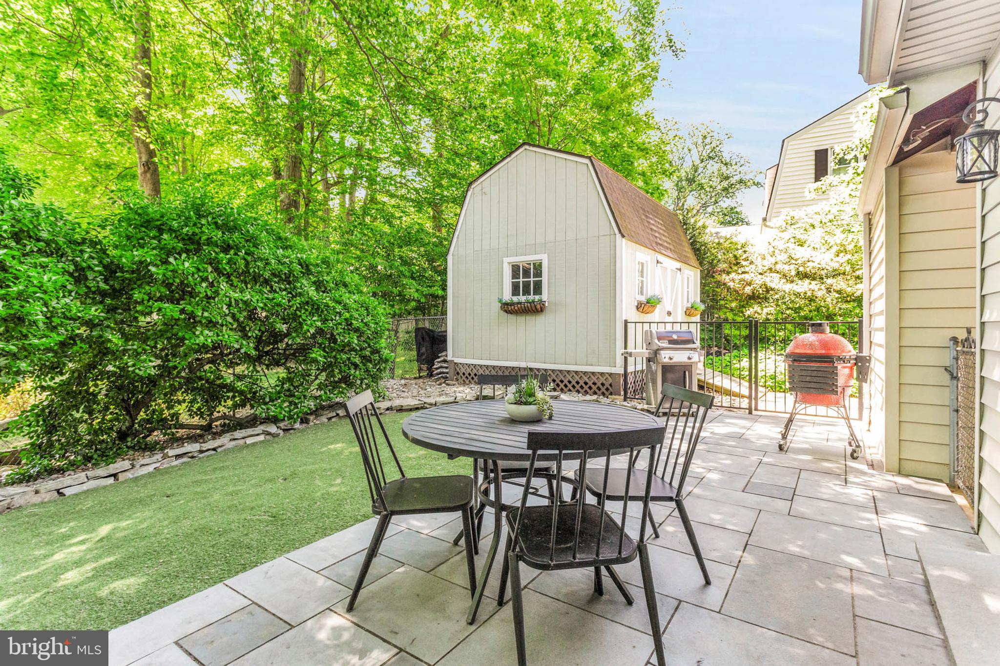 MANOR WOODS - Residential