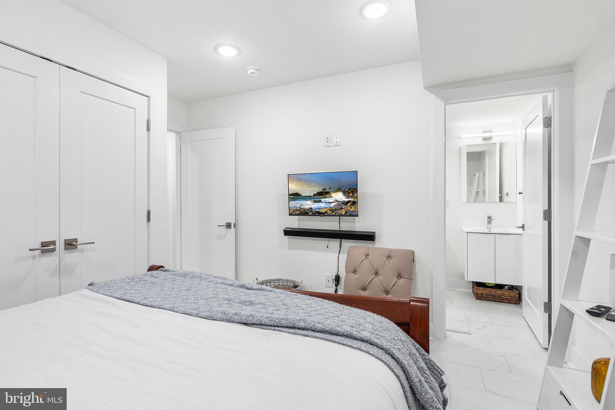 FAIRMOUNT - Residential