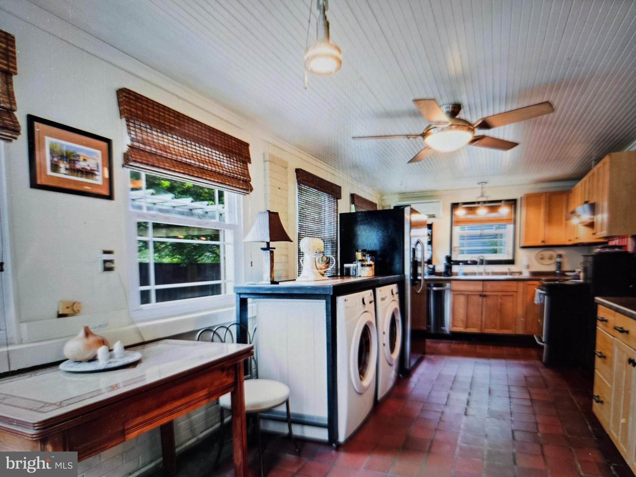 WOODLAND BEACH - Residential