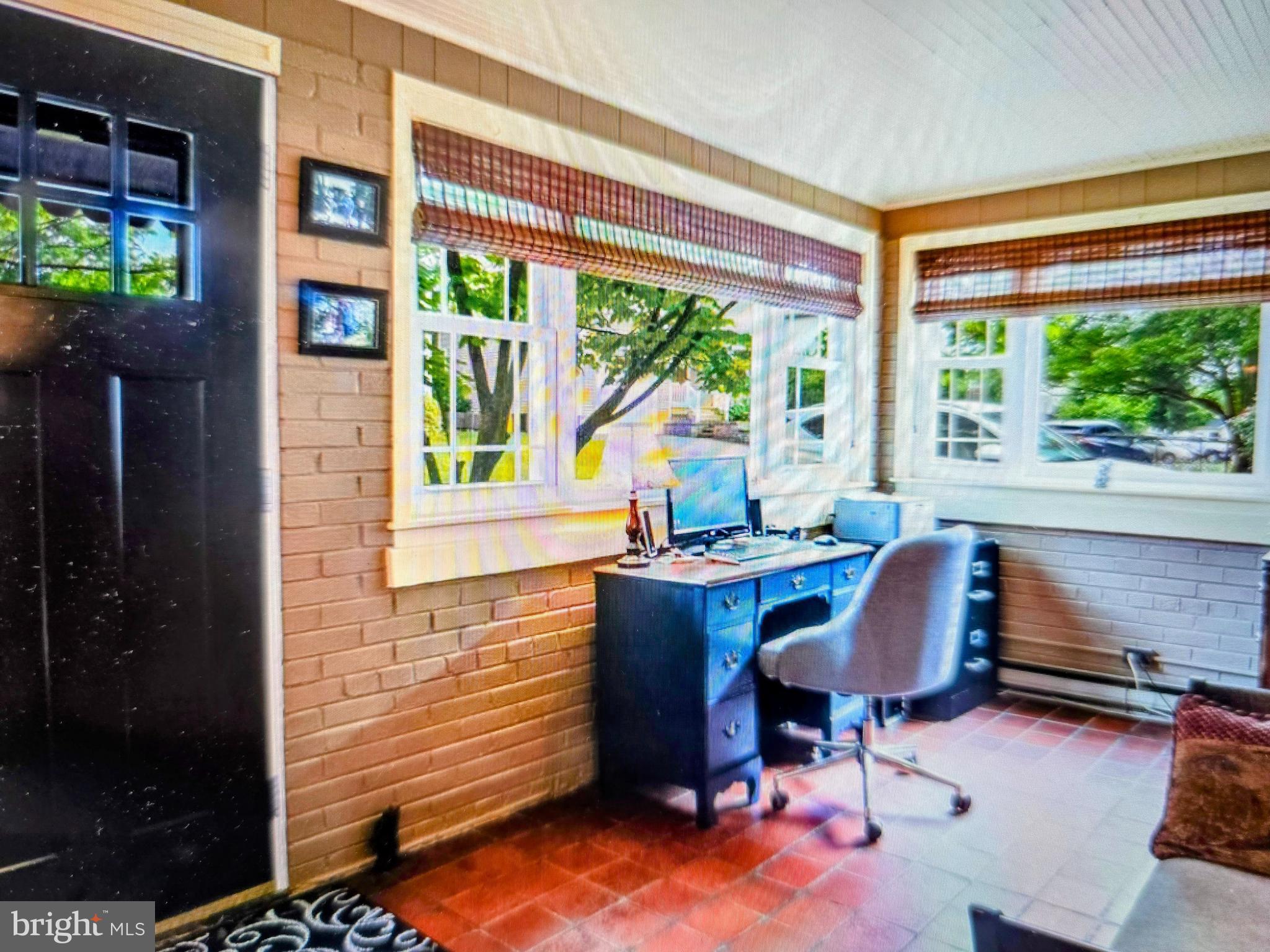 WOODLAND BEACH - Residential