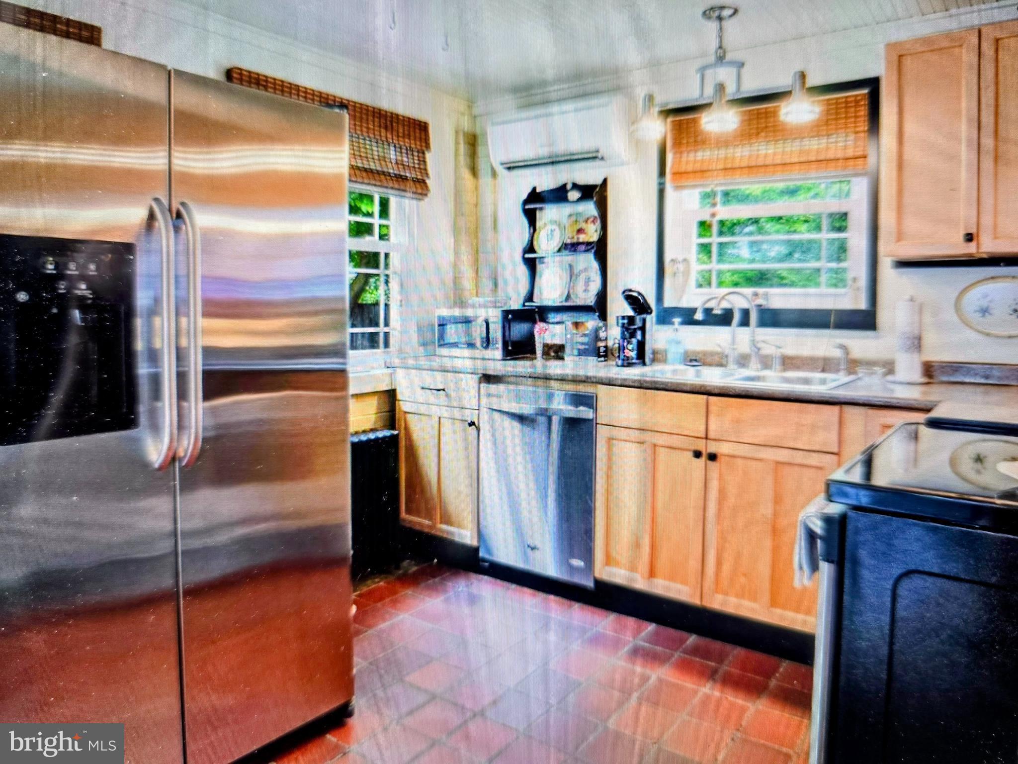 WOODLAND BEACH - Residential