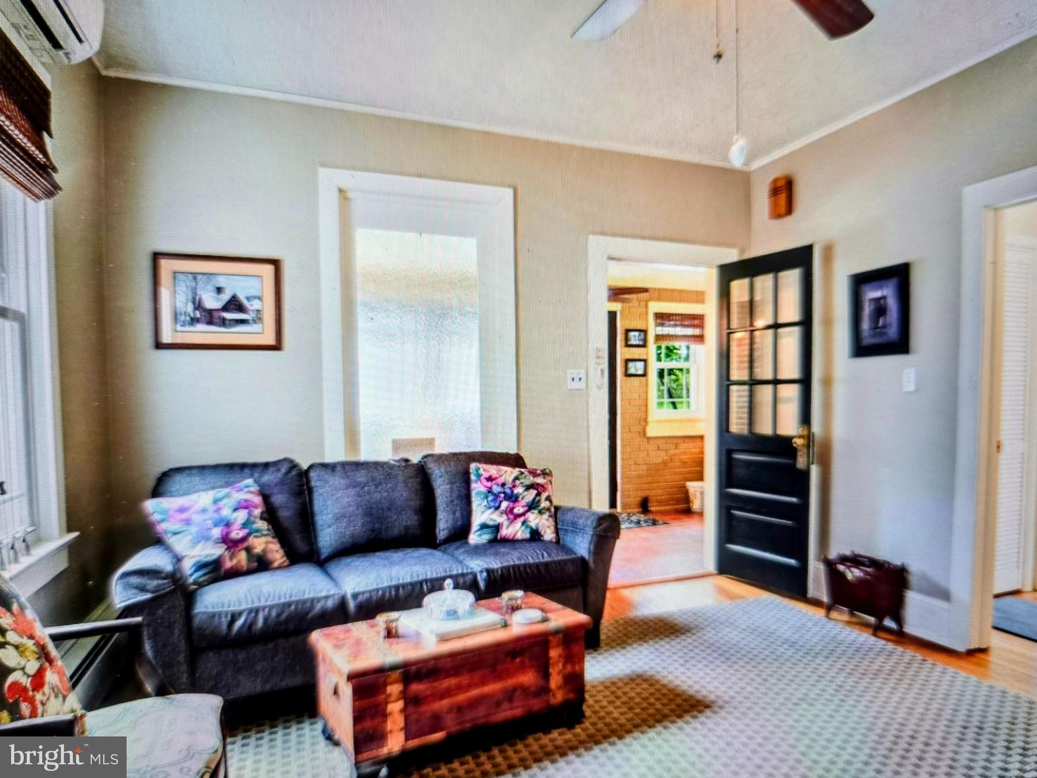 WOODLAND BEACH - Residential