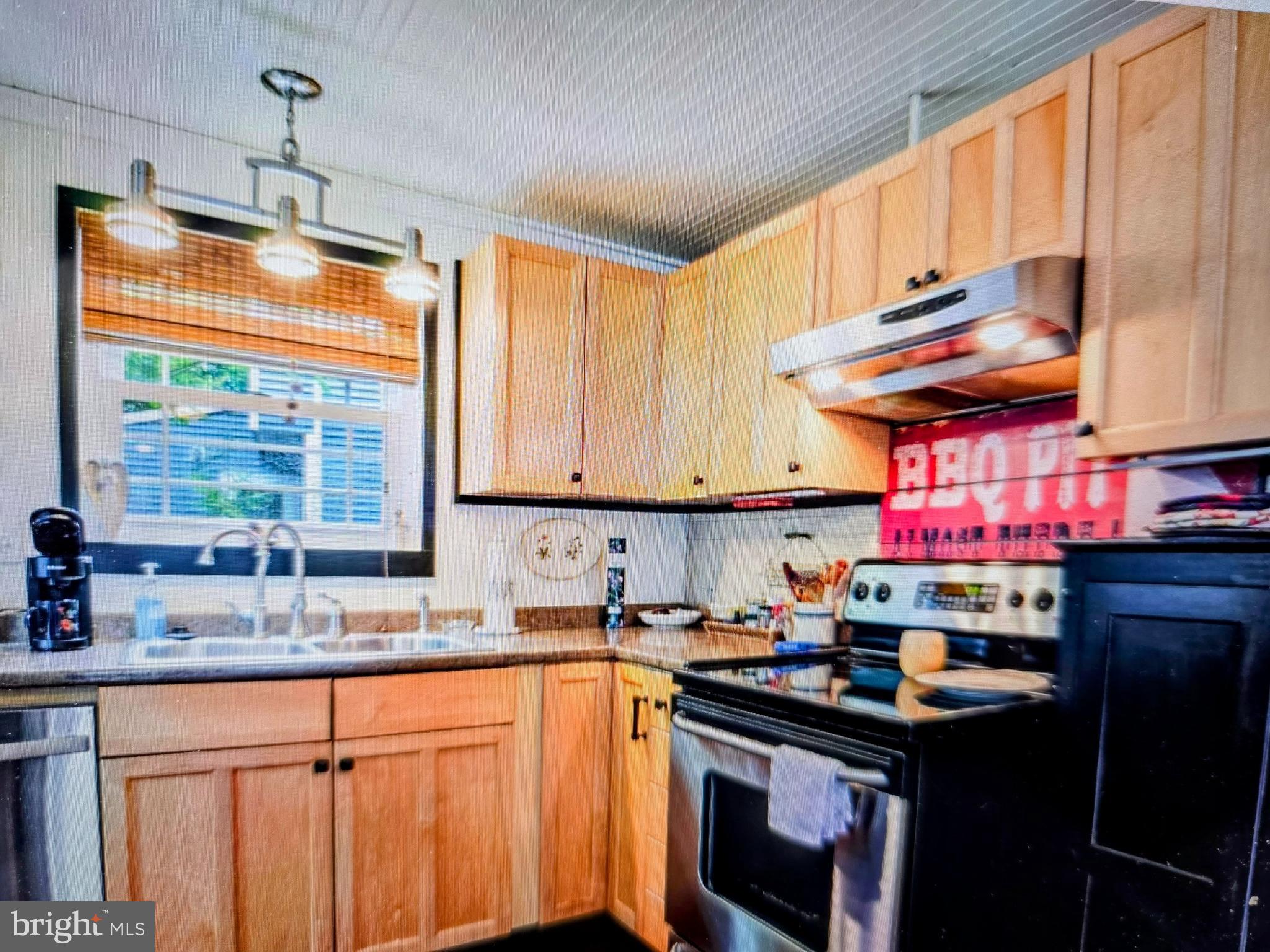 WOODLAND BEACH - Residential