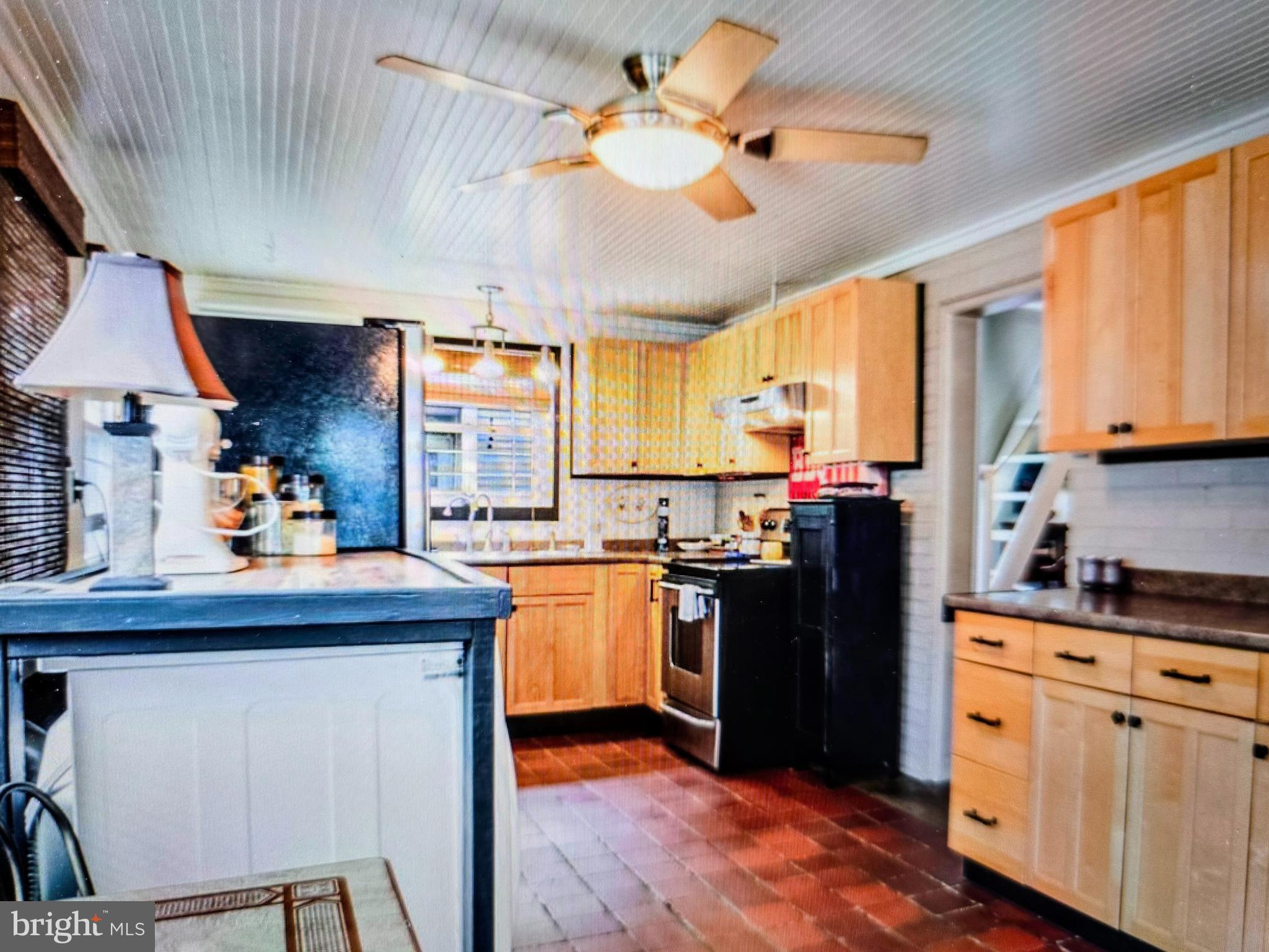 WOODLAND BEACH - Residential